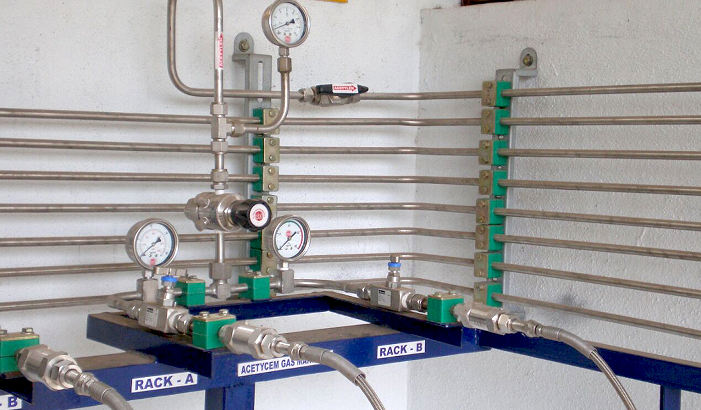 Analytical technique used for separating and analyzing gases