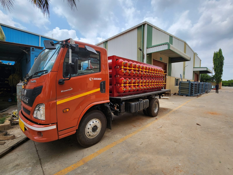 Facilities and methods for storing natural gas to meet demand fluctuations